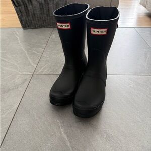 Hunter Black Matte Rubber Mid-Calf Rain Boots